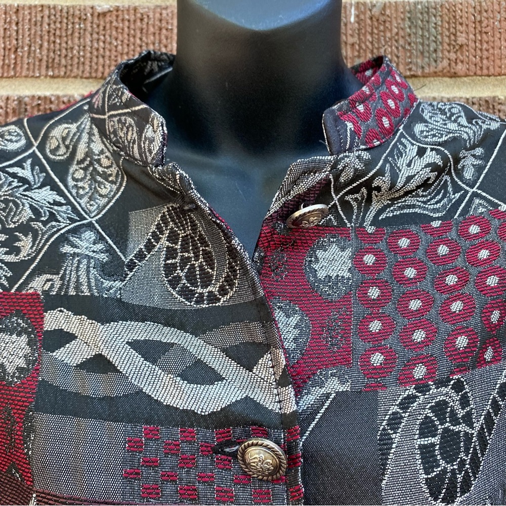 Tudor Court Large Red Silver Tapestry Lightweight Career Festive Jacket Size XL - Picture 3 of 9